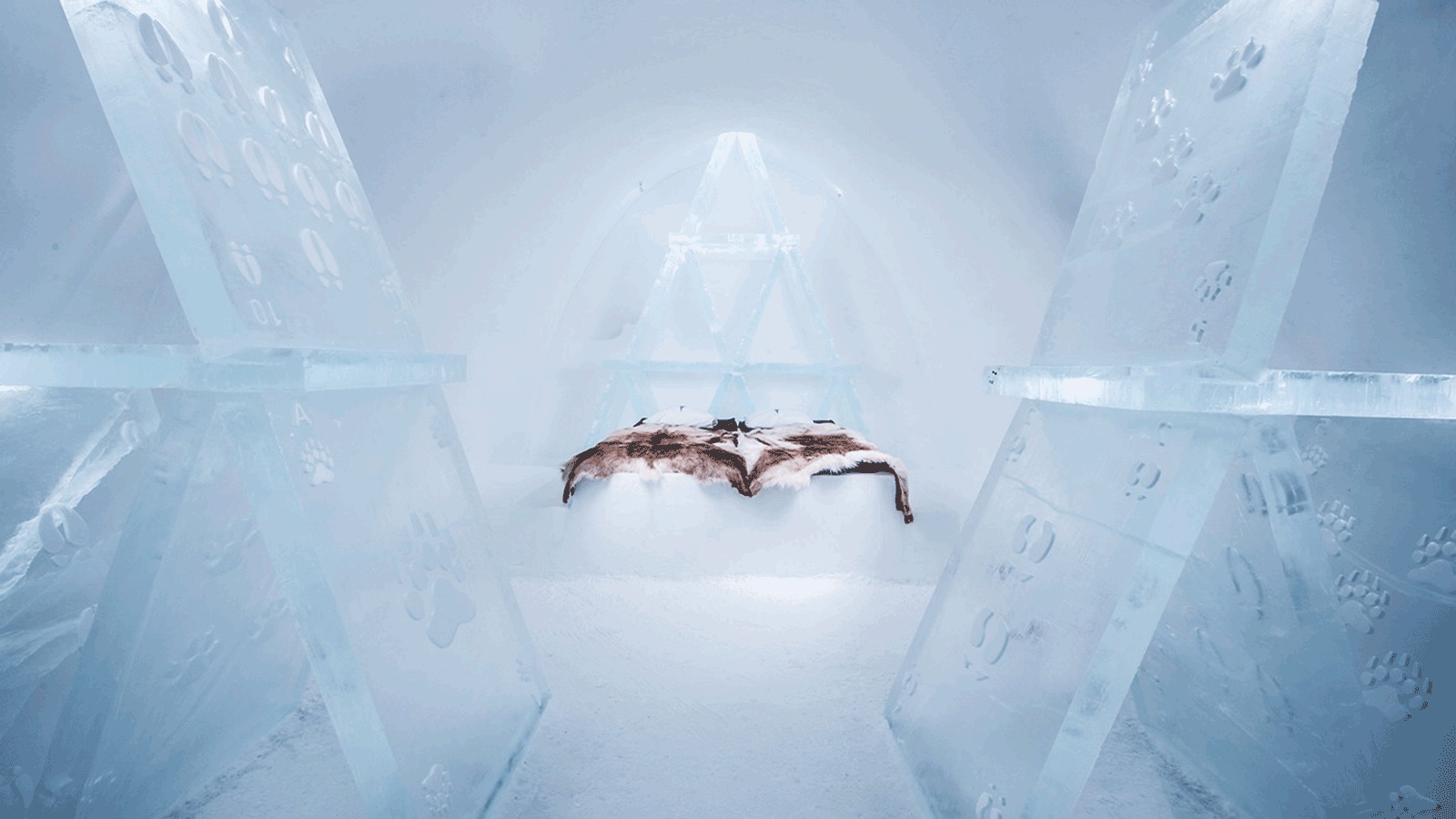 art-suite-house-of-cards-icehotel-2017-1600X900